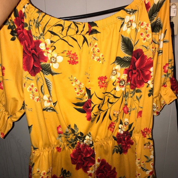 2X off shoulder top - Picture 2 of 4